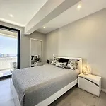 アパート Endless 2 Bedroom Lido フンシャル