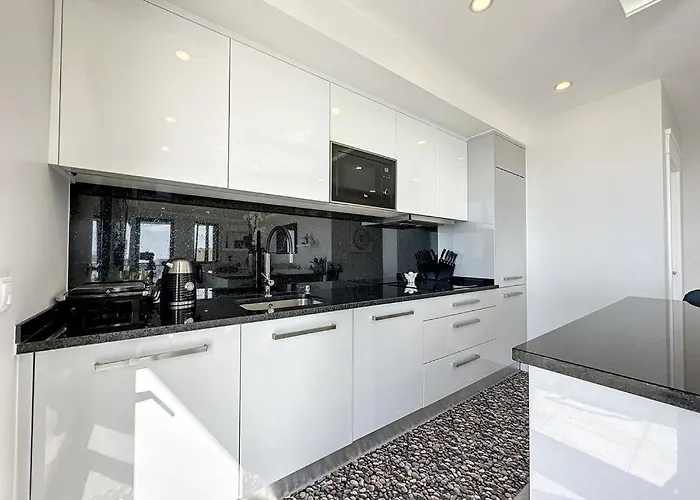 Endless 2 Bedroom Lido * Funchal (Madeira)